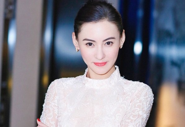 nghi-van-truong-ba-chi-dang-don-valentine-voi-nguoi-tinh-dai-gia