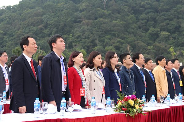 quang-ninh-tung-bung-khai-xuan-le-hoi-yen-tu-2019