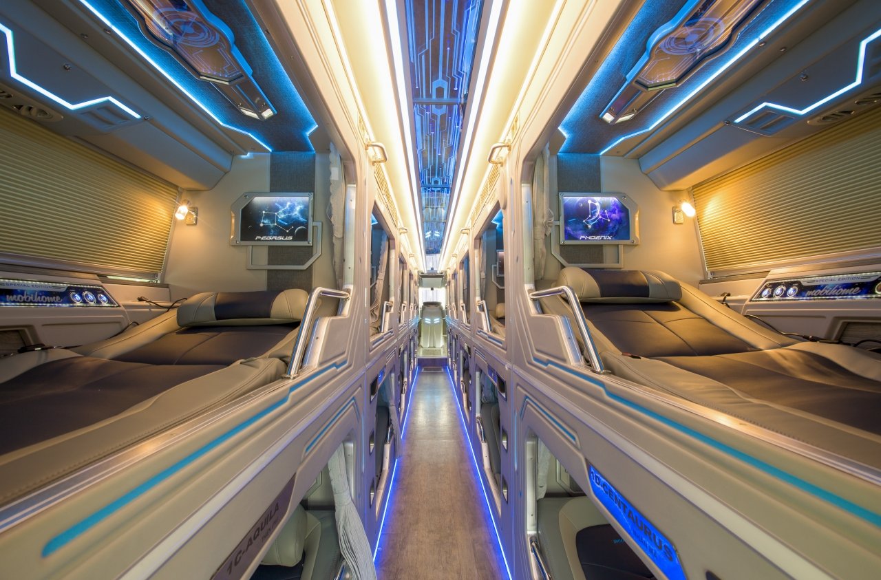 trai-nghiem-khoang-hang-thuong-gia-tren-xe-bus-giuong-nam-thaco-mobihome-the-he-moi