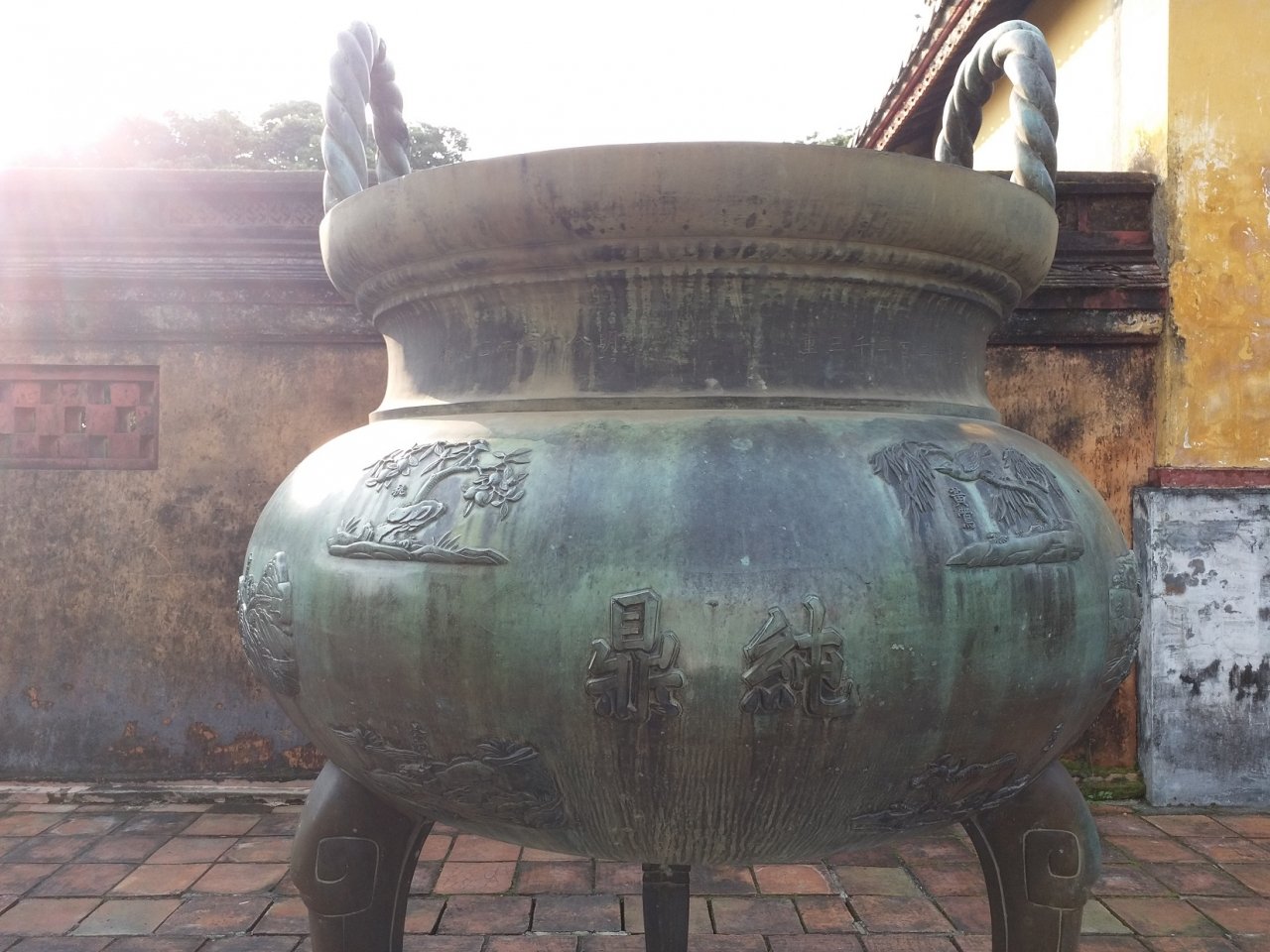 ngam-cuu-dinh-nuc-tieng-o-manh-dat-co-do-hue