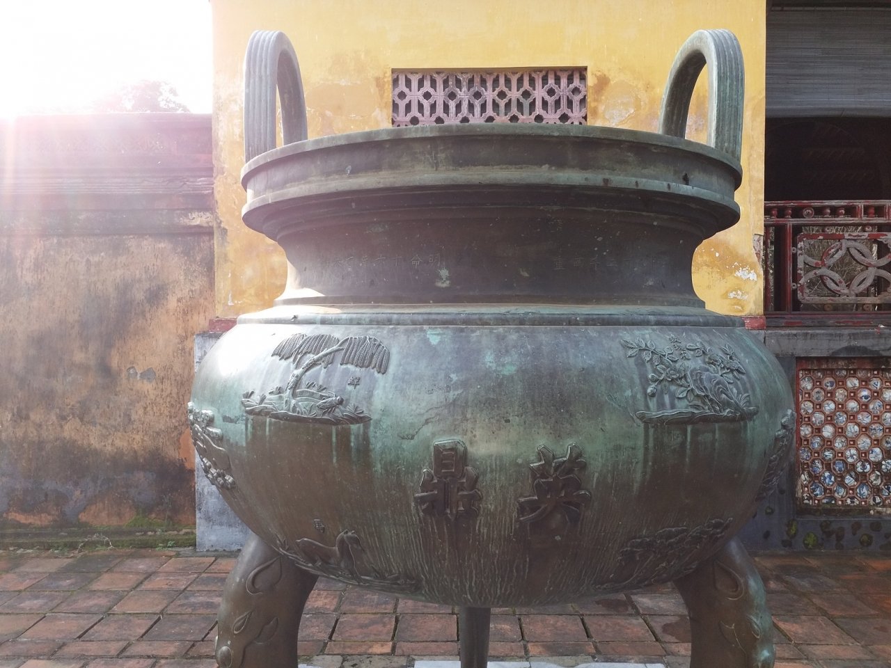 ngam-cuu-dinh-nuc-tieng-o-manh-dat-co-do-hue