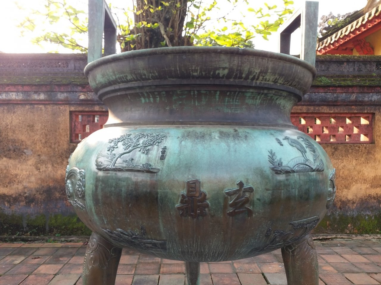 ngam-cuu-dinh-nuc-tieng-o-manh-dat-co-do-hue