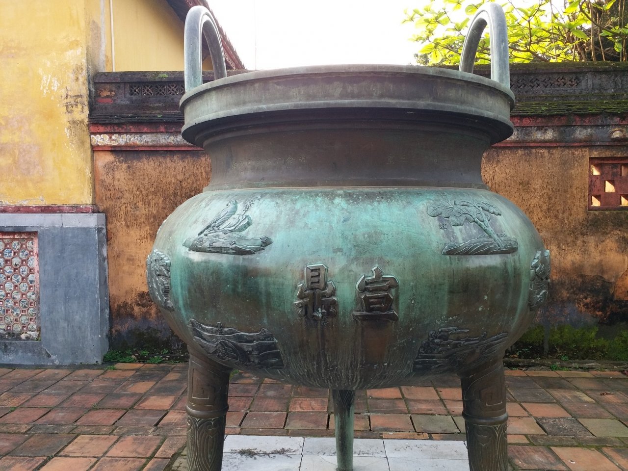 ngam-cuu-dinh-nuc-tieng-o-manh-dat-co-do-hue