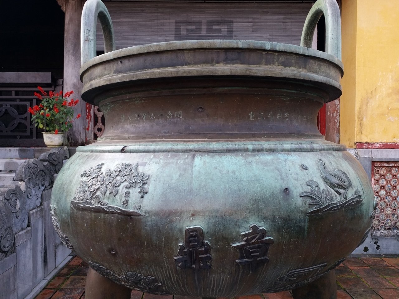 ngam-cuu-dinh-nuc-tieng-o-manh-dat-co-do-hue