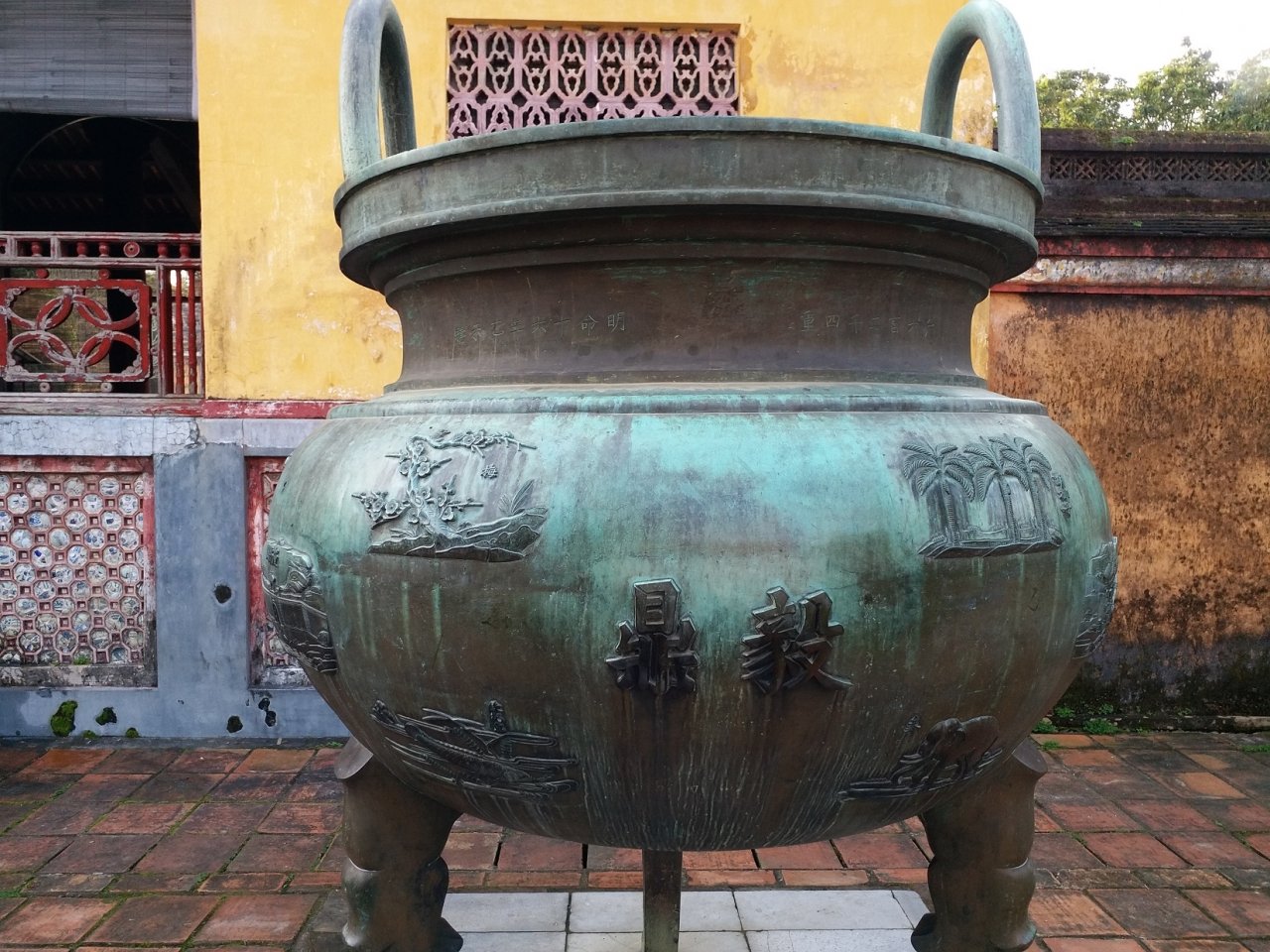 ngam-cuu-dinh-nuc-tieng-o-manh-dat-co-do-hue