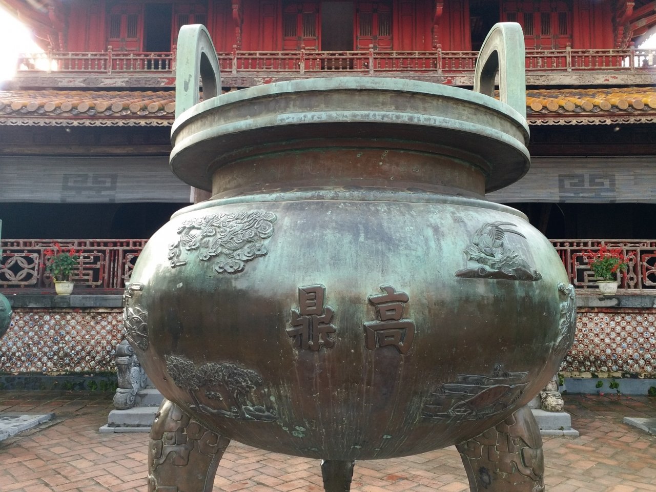 ngam-cuu-dinh-nuc-tieng-o-manh-dat-co-do-hue