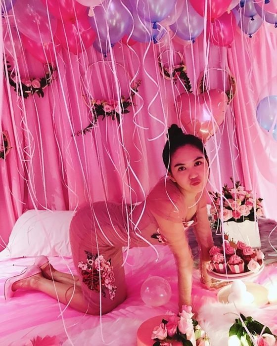 ngoc-trinh-duoc-ban-trai-tang-3-cay-vang-ngay-valentine