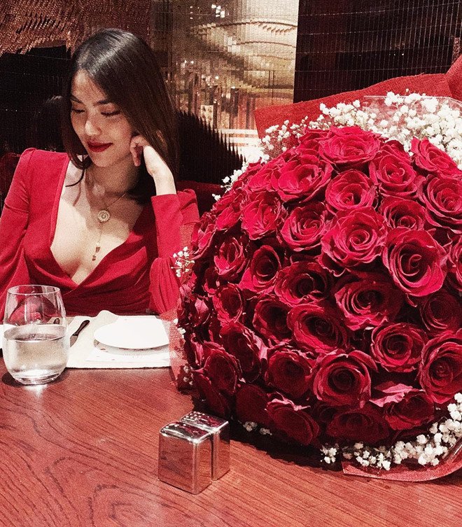 sao-viet-cong-khai-nguoi-yeu-nhan-duoc-qua-khung-ngay-valentine