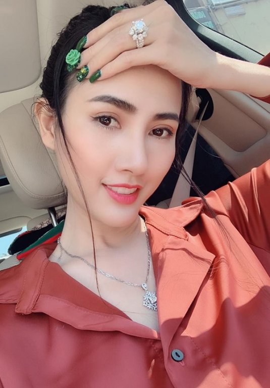 sao-viet-cong-khai-nguoi-yeu-nhan-duoc-qua-khung-ngay-valentine