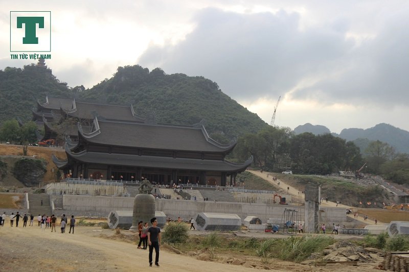 chiem-nguong-ve-dep-ngoi-chua-lon-nhat-viet-nam
