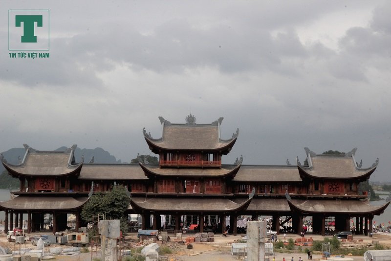 chiem-nguong-ve-dep-ngoi-chua-lon-nhat-viet-nam