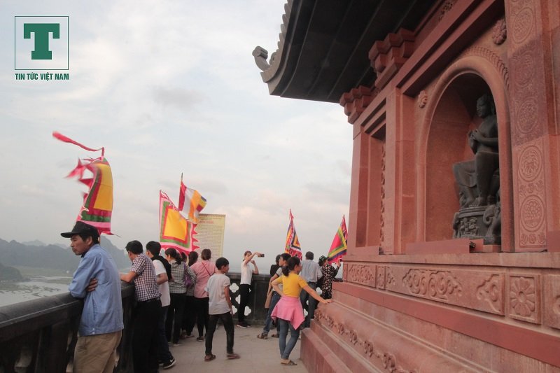 chiem-nguong-ve-dep-ngoi-chua-lon-nhat-viet-nam