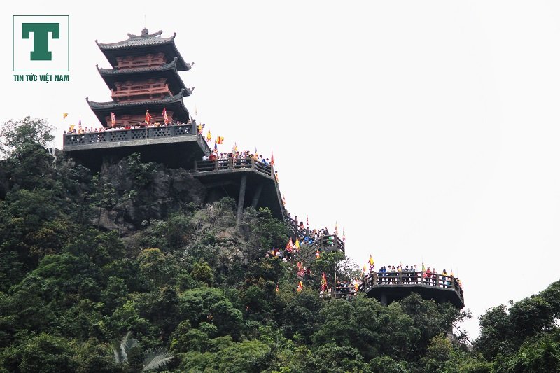 chiem-nguong-ve-dep-ngoi-chua-lon-nhat-viet-nam