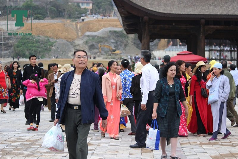 du-khach-no-nuc-keo-ve-du-khai-hoi-chua-tam-chuc