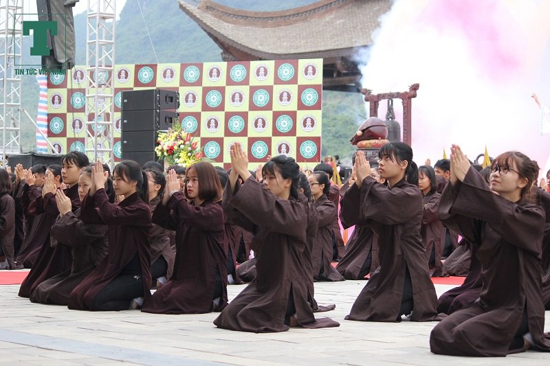 du-khach-no-nuc-keo-ve-du-khai-hoi-chua-tam-chuc