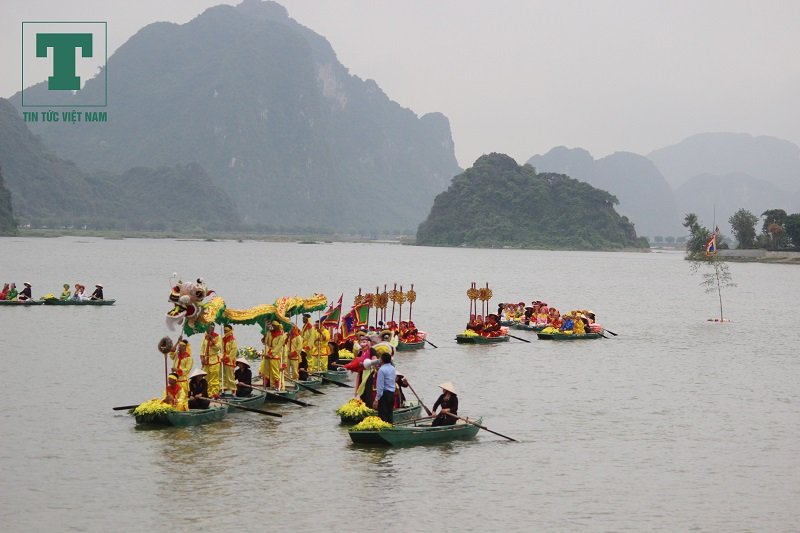 du-khach-no-nuc-keo-ve-du-khai-hoi-chua-tam-chuc