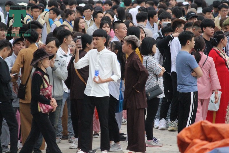 du-khach-no-nuc-keo-ve-du-khai-hoi-chua-tam-chuc