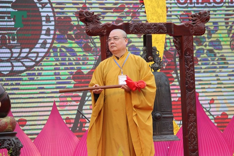 du-khach-no-nuc-keo-ve-du-khai-hoi-chua-tam-chuc