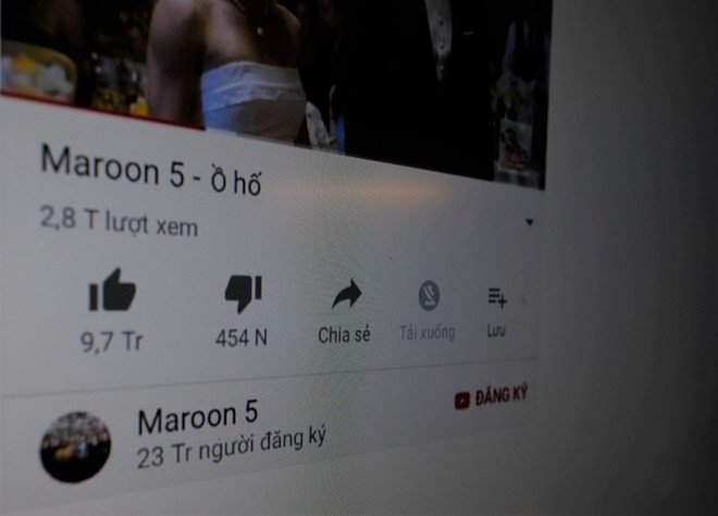 Bị phá, Maroon 5 và PewDiePie chặn người Việt dịch kênh YouTube