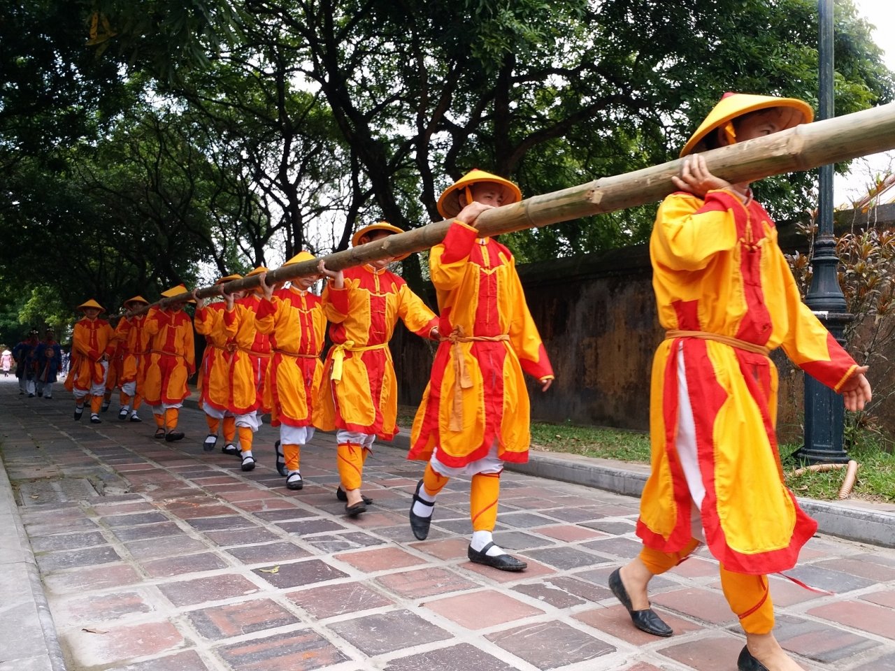 chum-anh-loat-le-hoi-soi-dong-dien-ra-o-xu-hue-mong-mo