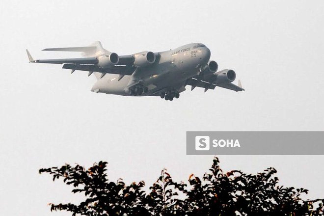 Máy bay C17 của Không quân Mỹ vừa hạ cánh tại Đà Nẵng