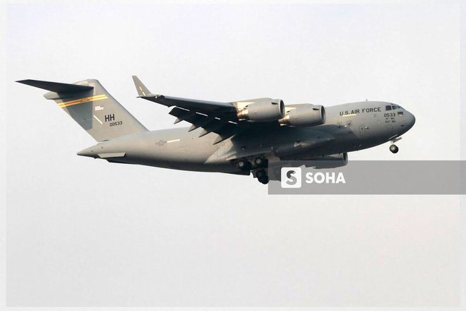Máy bay C17 của Không quân Mỹ vừa hạ cánh tại Đà Nẵng