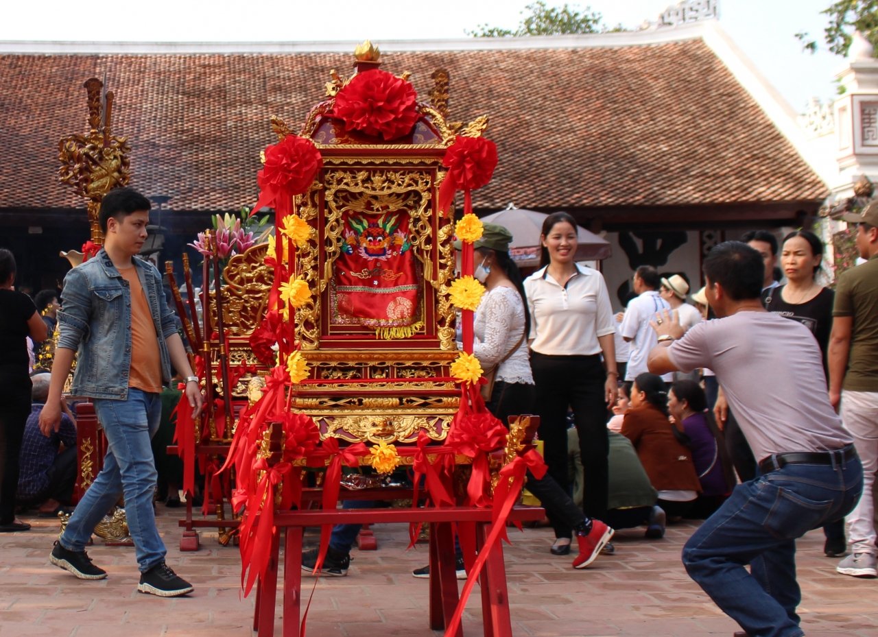 bi-mat-chiec-kieu-ruoc-an-va-lich-su-ve-den-tran