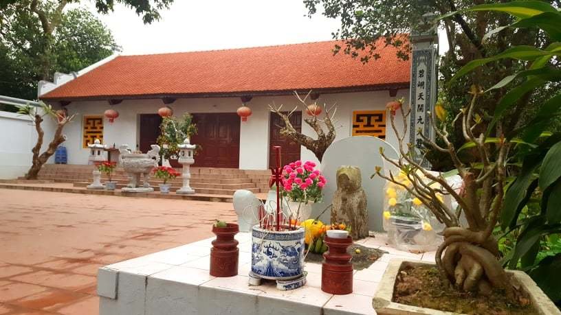 Kỳ lạ ngôi làng có tục thờ chó đá 400 tuổi ở Hà Nội