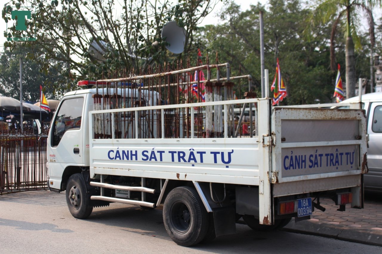 tran-dia-hang-rao-thep-o-khap-noi-tai-den-tran