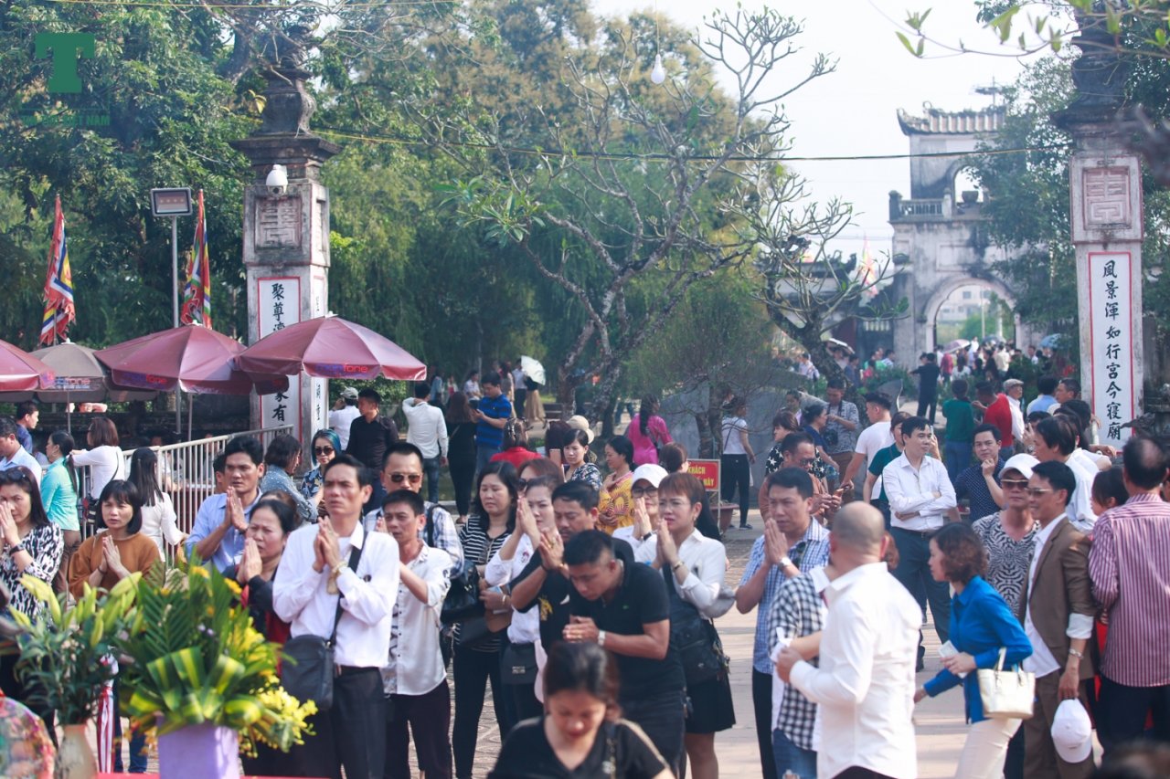 tran-dia-hang-rao-thep-o-khap-noi-tai-den-tran