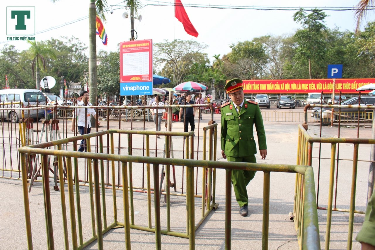 tran-dia-hang-rao-thep-o-khap-noi-tai-den-tran