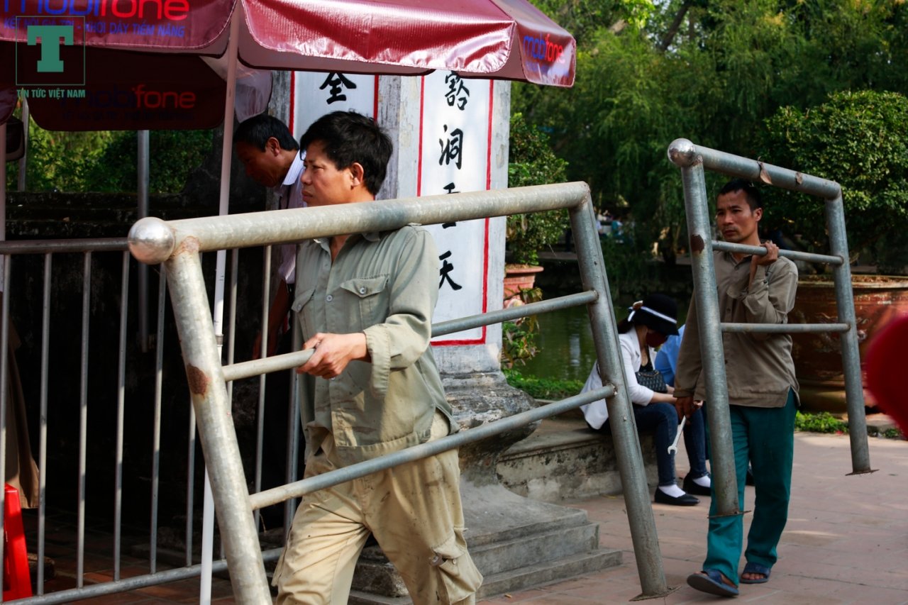tran-dia-hang-rao-thep-o-khap-noi-tai-den-tran