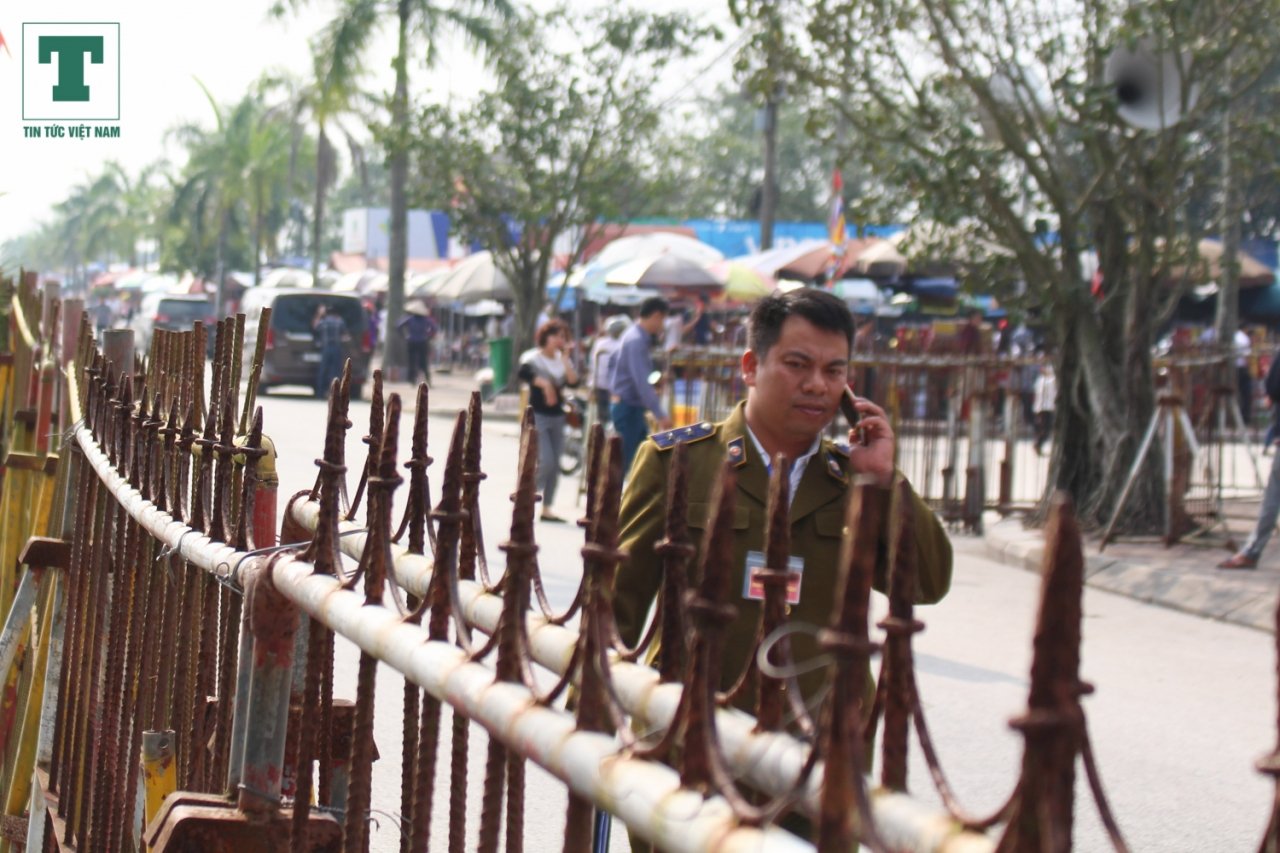 tran-dia-hang-rao-thep-o-khap-noi-tai-den-tran