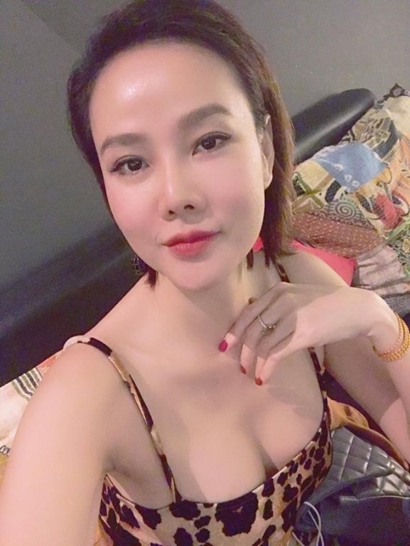 Cuộc sống của mỹ nữ U40 trải qua 2 đời chồng, 100 cuộc tình