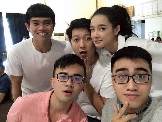 nha-phuong-duoc-khen-xinh-dep-sau-khi-xinh-con