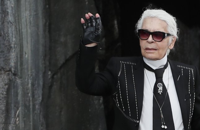 nhin-lai-su-nghiep-cua-huyen-thoai-karl-lagerfeld-giam-doc-sang-tao-cua-chanel-vua-qua-doi