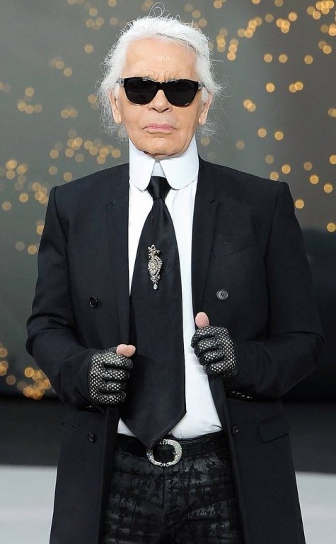 nhin-lai-su-nghiep-cua-huyen-thoai-karl-lagerfeld-giam-doc-sang-tao-cua-chanel-vua-qua-doi