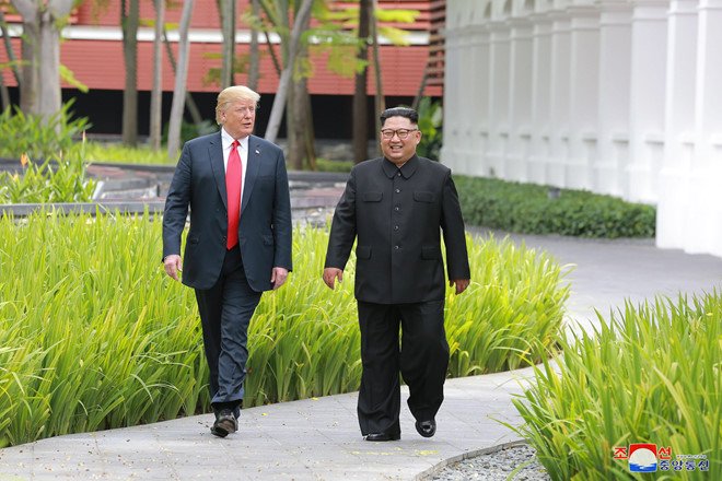 Tổng thống Donald Trump và lãnh đạo Kim Jong-un tại khách sạn Capella /// Ảnh: Reuters