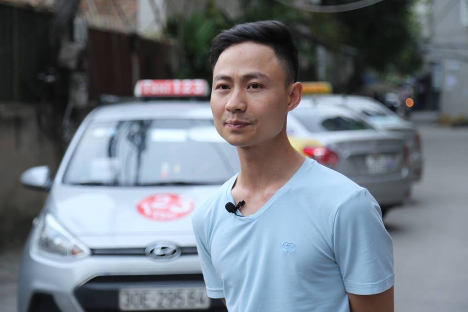 cha-de-cua-khoang-chan-bao-ve-tai-xe-taxi-o-viet-nam-thiet-ke-cua-toi-cac-nuoc-tren-the-gioi-chua-co