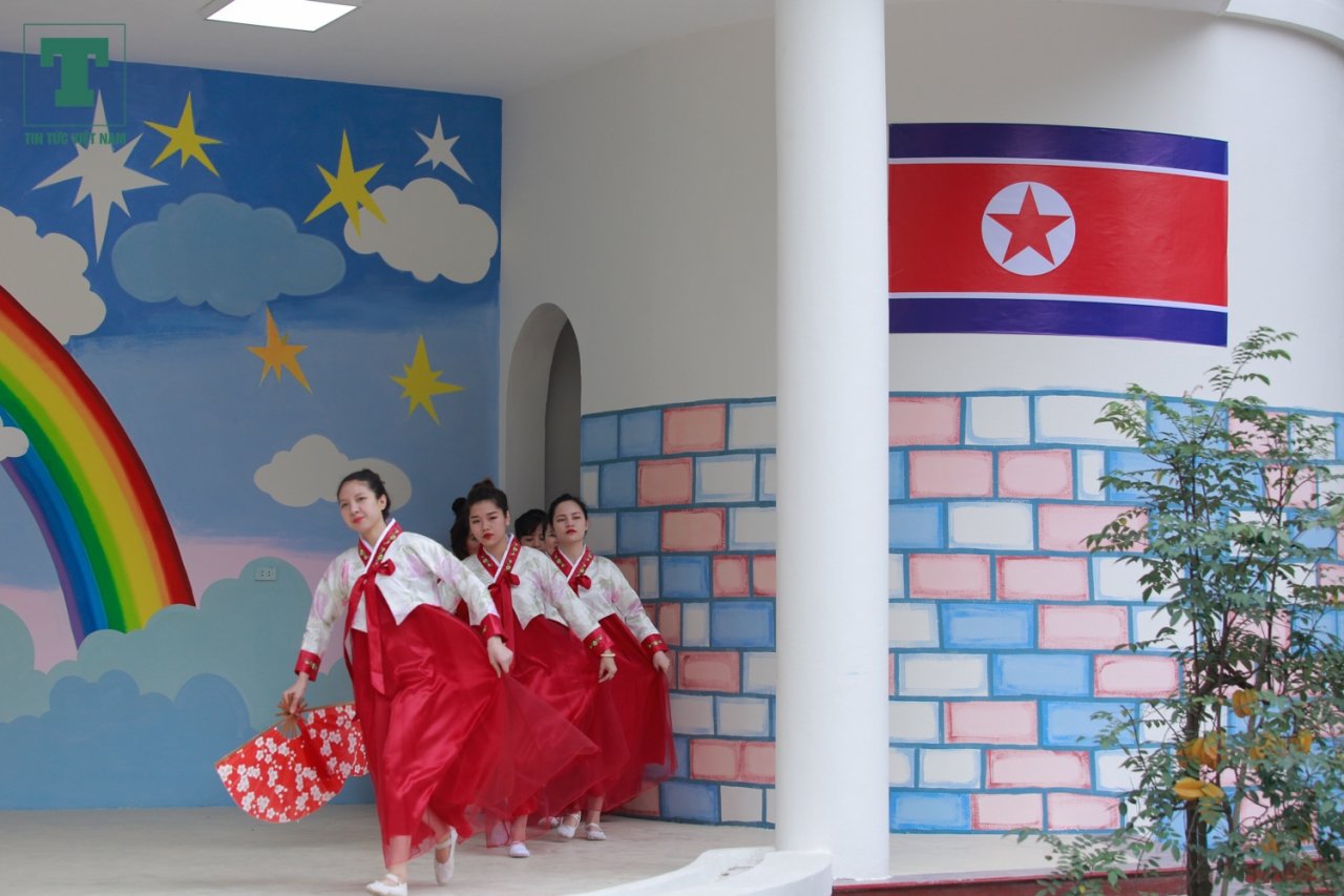co-tro-truong-mam-non-viet-trieu-chuan-bi-van-nghe-don-chu-tich-kim-jong-un-ghe-tham