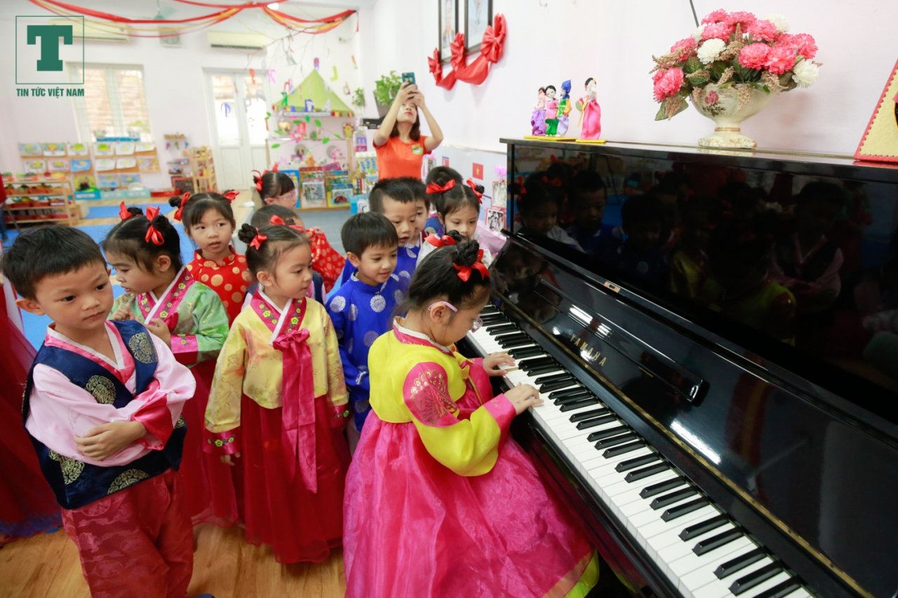 co-tro-truong-mam-non-viet-trieu-chuan-bi-van-nghe-don-chu-tich-kim-jong-un-ghe-tham