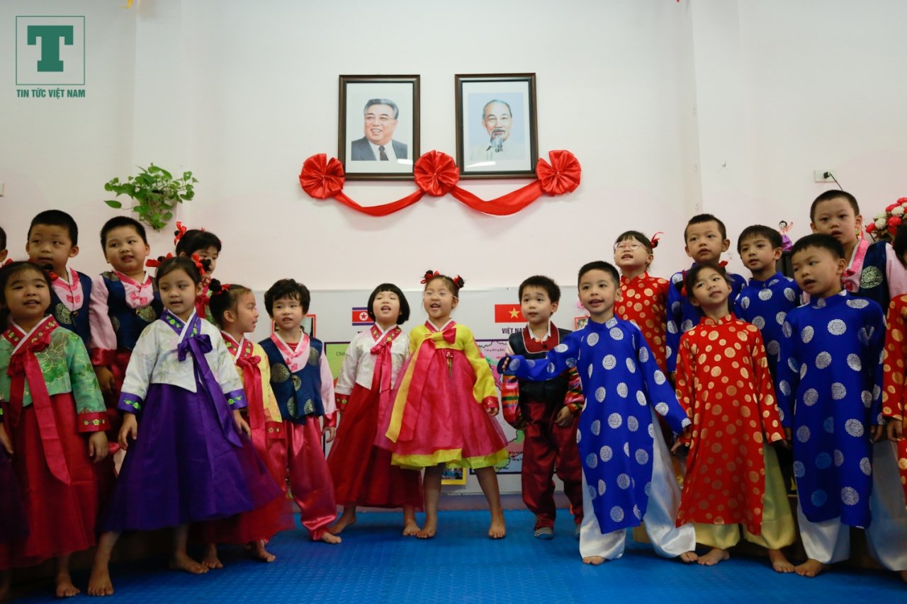 co-tro-truong-mam-non-viet-trieu-chuan-bi-van-nghe-don-chu-tich-kim-jong-un-ghe-tham