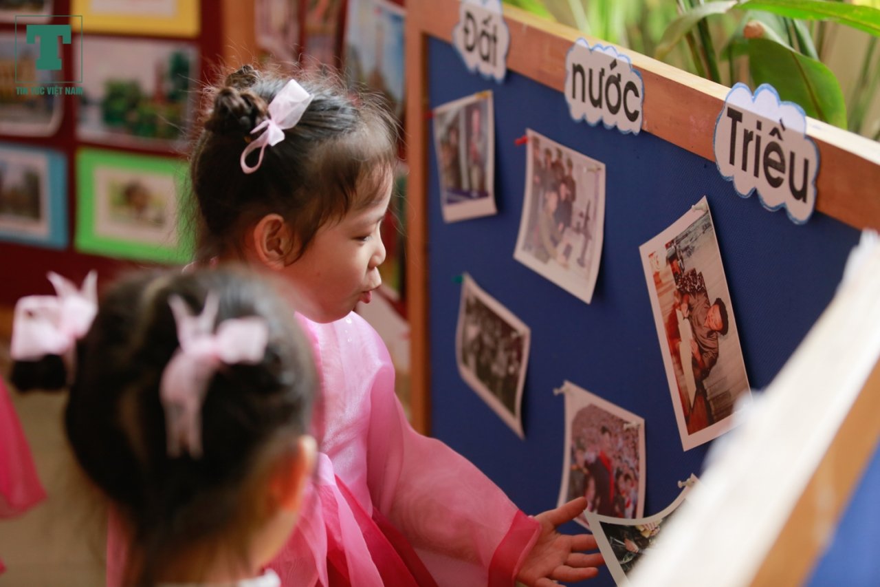co-tro-truong-mam-non-viet-trieu-chuan-bi-van-nghe-don-chu-tich-kim-jong-un-ghe-tham