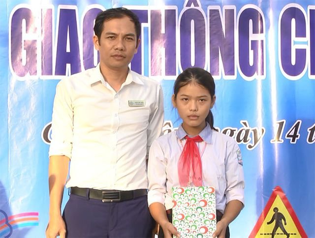 nhat-duoc-30-trieu-dong-co-hoc-tro-ngheo-tim-nguoi-tra-lai