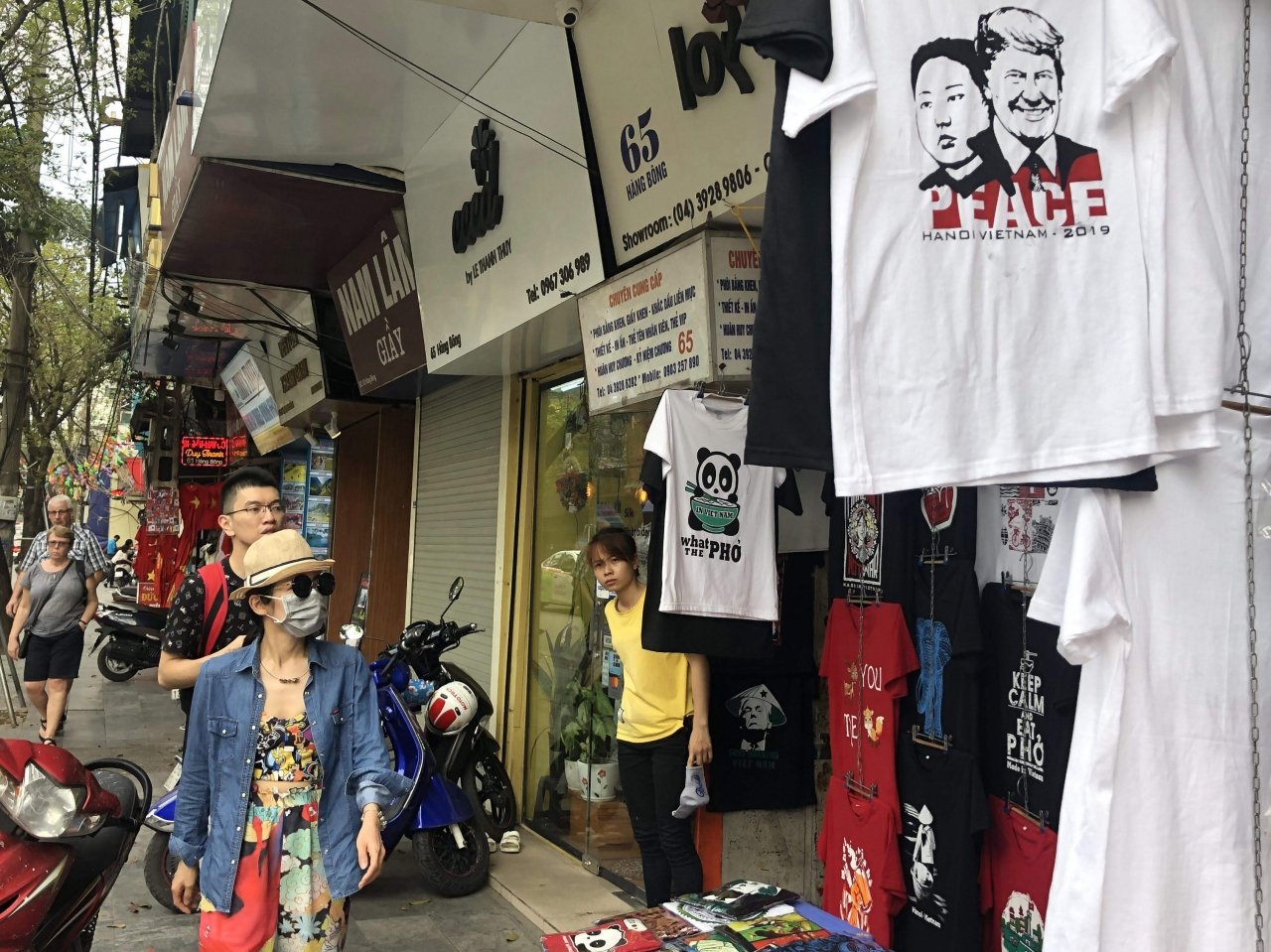 ao-in-hinh-tong-thong-trump-chu-tich-kim-ban-moi-tay-trong-pho-co