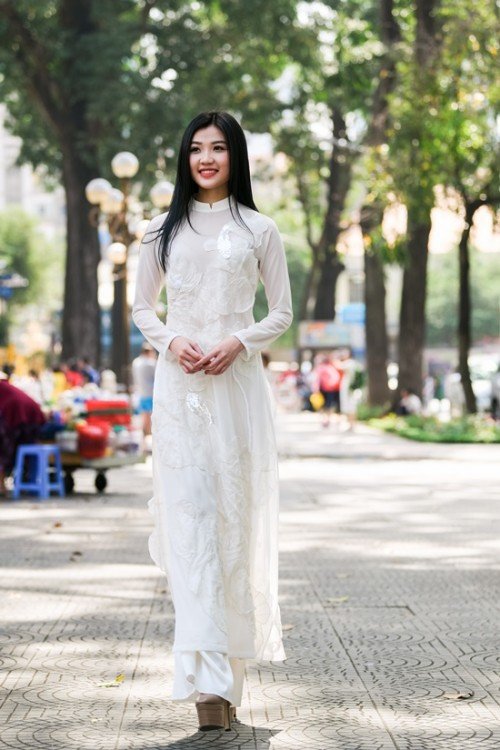 nhan-sac-nu-dien-vien-9x-khong-ngai-dong-canh-nong-voi-nsnd-hon-44-tuoi