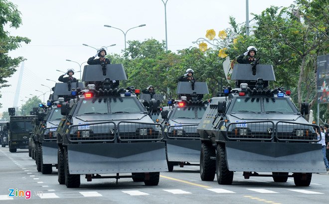 Xe bọc thép CSCĐ xuất hiện trên đường phố trước hội nghị Mỹ