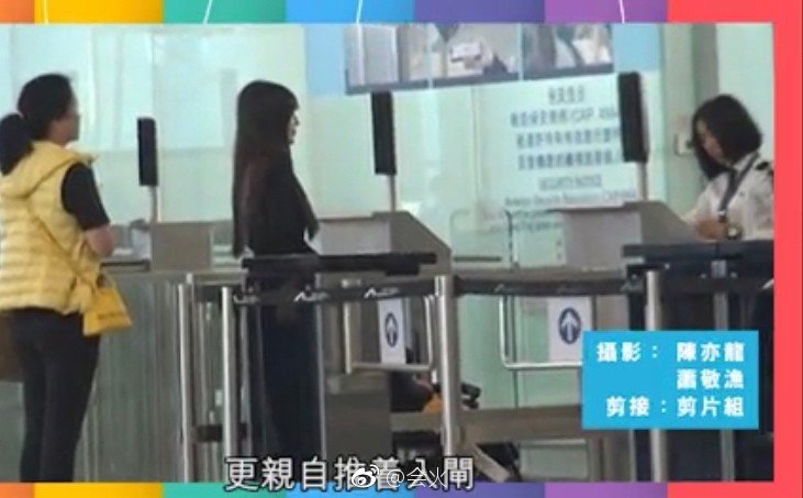 angelababy-dua-con-toi-hong-kong-ma-khong-co-huynh-hieu-minh-sau-tin-don-ly-hon