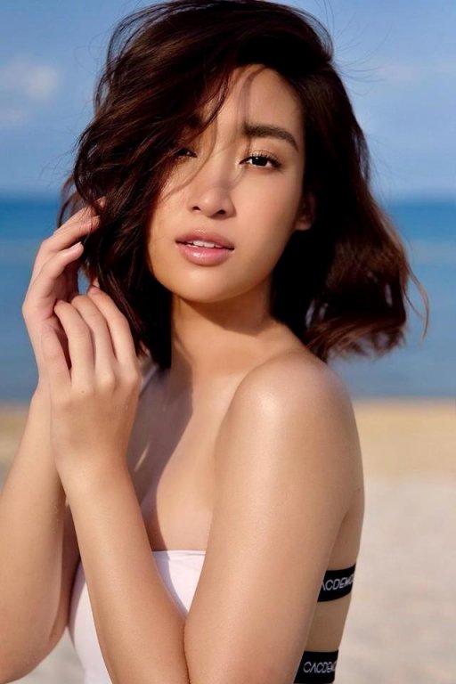 hoa-hau-do-my-linh-khoe-voc-dang-goi-cam-voi-bikini