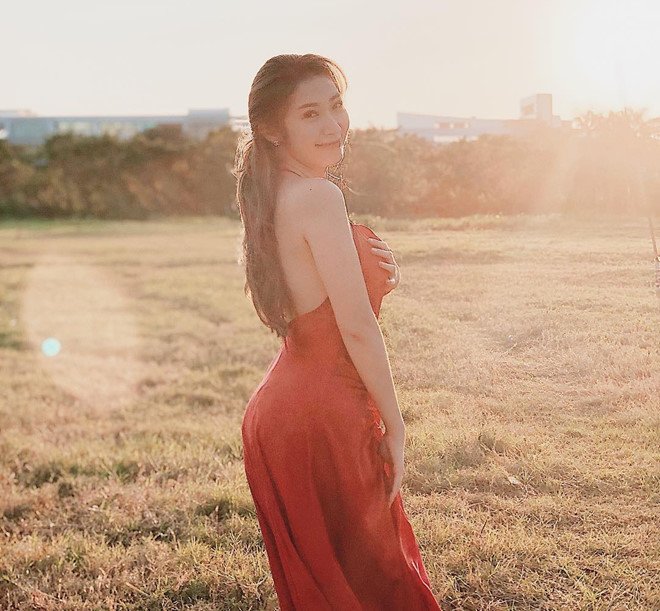 xac-nhan-da-chia-tay-ngo-kien-huy-khong-tu-quynh-lot-xac-sexy-bong-mat